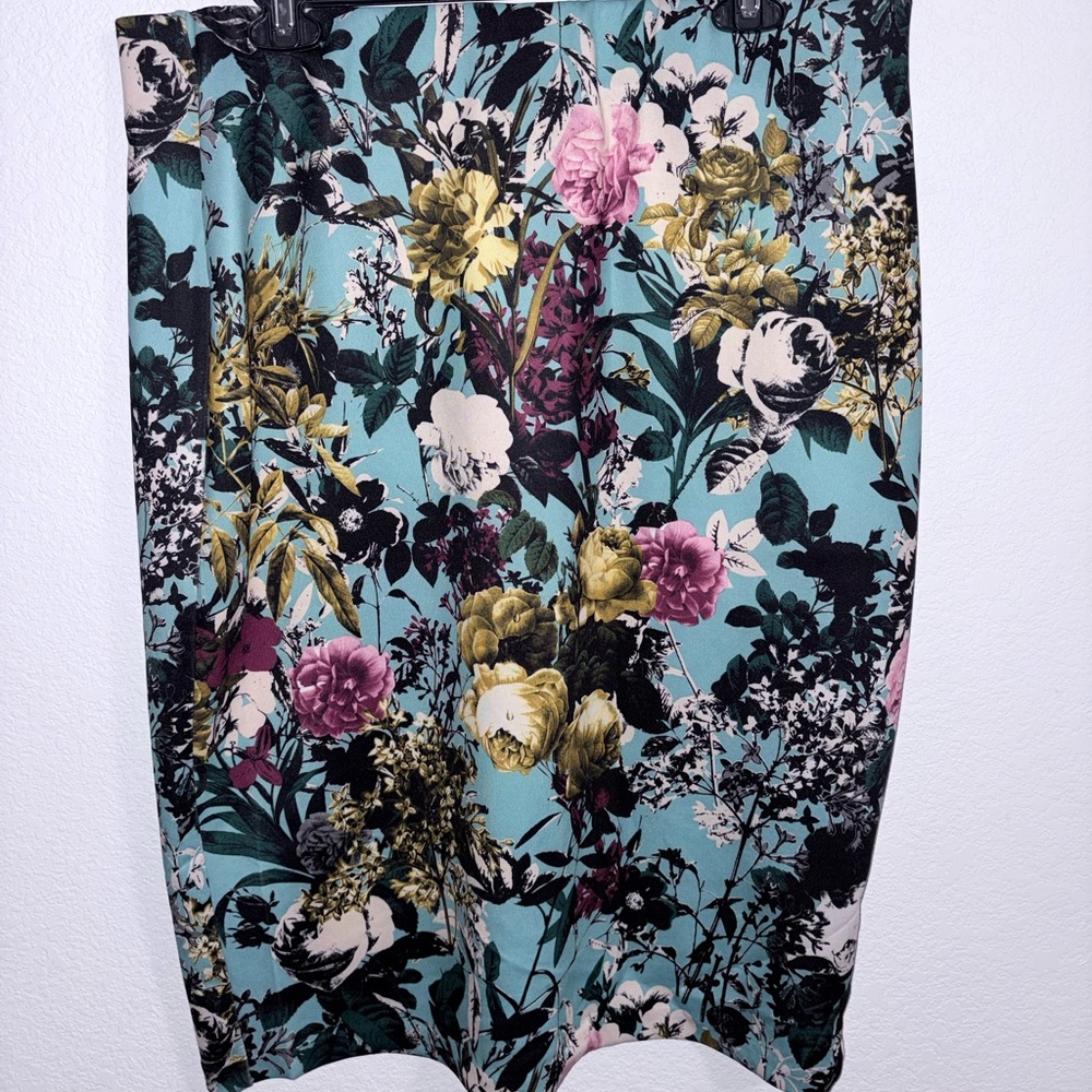 ECI New York Leaf Pattern Skirt